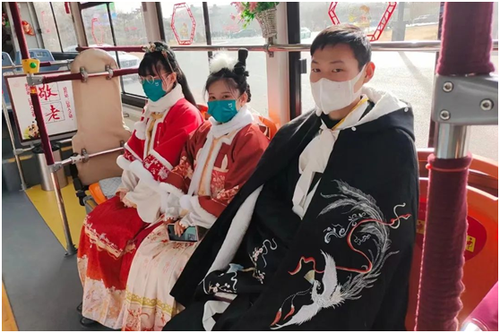 老家河南 心的春運︱熟悉的春節(jié)里！ 看洛陽公交人的過年儀式感 