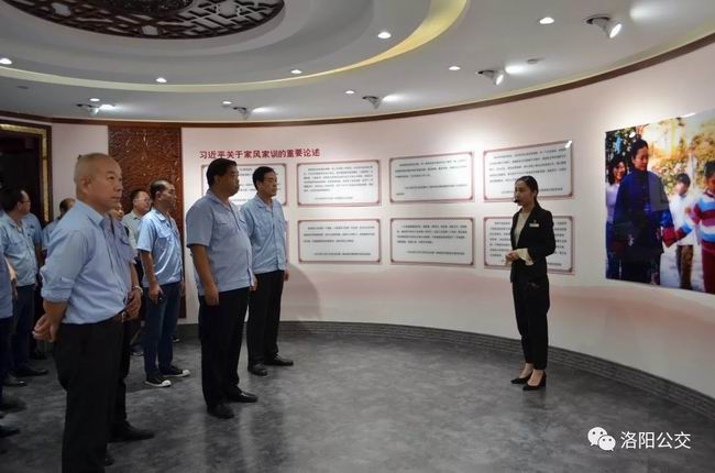 集團(tuán)機(jī)關(guān)組織黨員到“市民之家”廉潔文化宣傳教育館、家風(fēng)家訓(xùn)館和黨建館參觀學(xué)習(xí)
