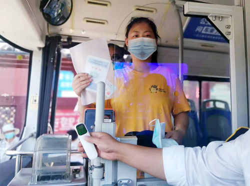 愛心助考，公交服務暖人心