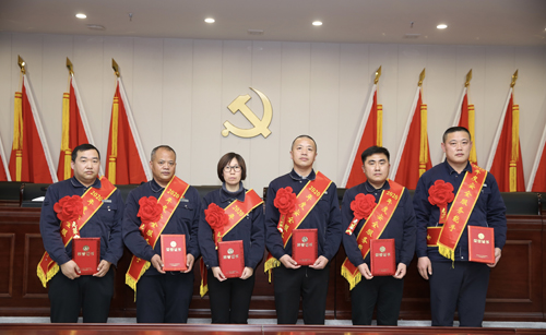 0203 安全服務(wù)能手從左至右依次為 黨萬(wàn)超、朱學(xué)民、任興芳、王琳汝、周冬偉、王須波.jpg