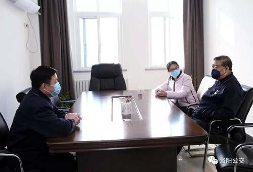 眾志成城、共克時艱——團市委向公交一線捐贈疫情防控物資